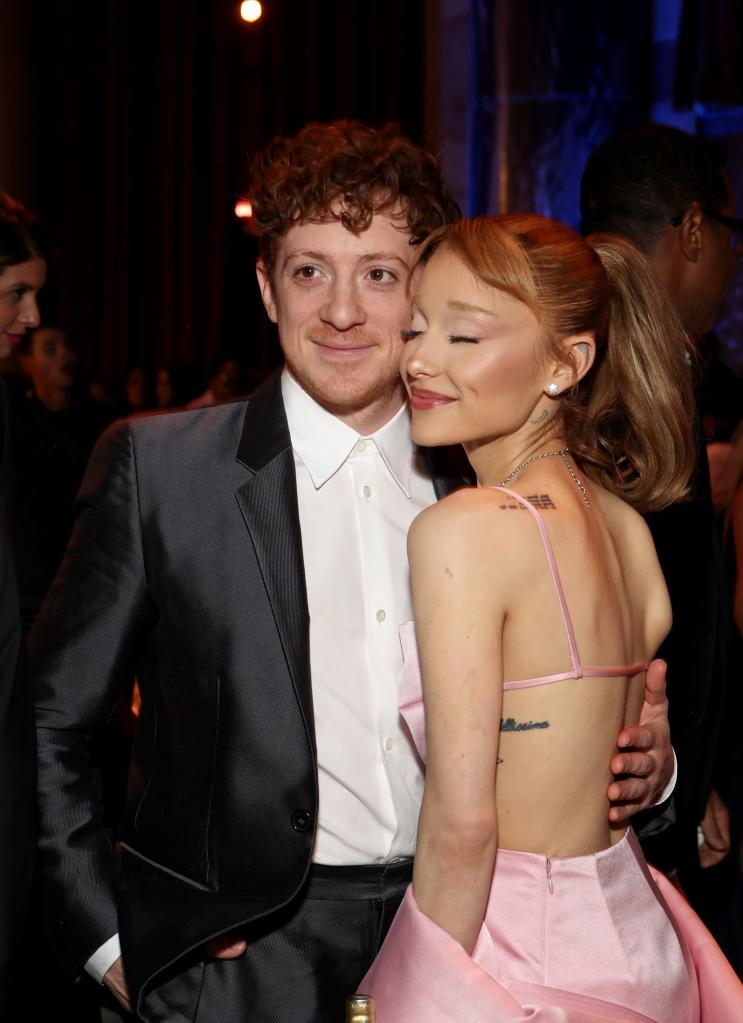 Ethan Slater and Ariana Grande posing for a photo together